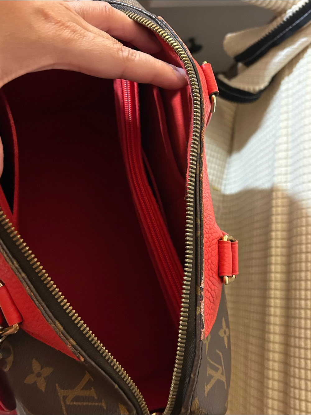 Louis Vuitton Retiro Handbag - Picture 6 of 11